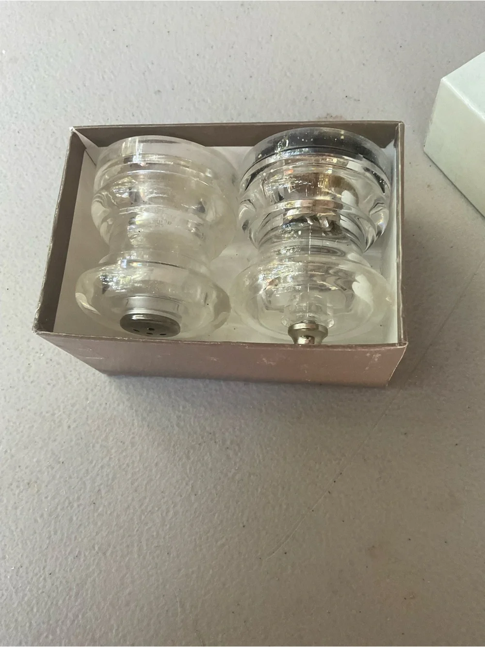 BOX # 1-Thompson Clear Acrylic Salt and Pepper Mill Set - Clear NEW/VINTAGE